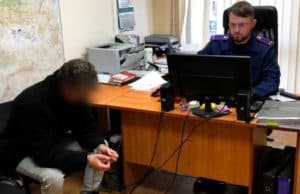 В Майме внук напал с ножом на своих бабушку и деда В Майме внук напал с ножом на своих бабушку и деда