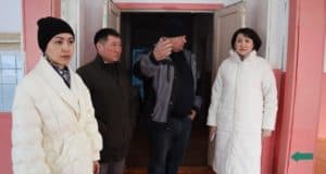 Партдесант «Единой России» проверил ход капремонта школ в селах республики