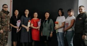 В Горно-Алтайске жены героев спецоперации поучаствовали в фотосессии