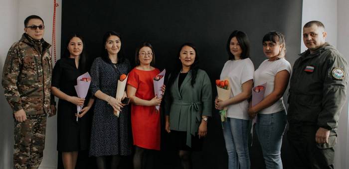 В Горно-Алтайске жены героев спецоперации поучаствовали в фотосессии