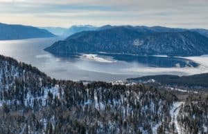 Телецкое озеро так и не замерзло полностью