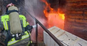 В Горно-Алтайске загорелся жилой дом