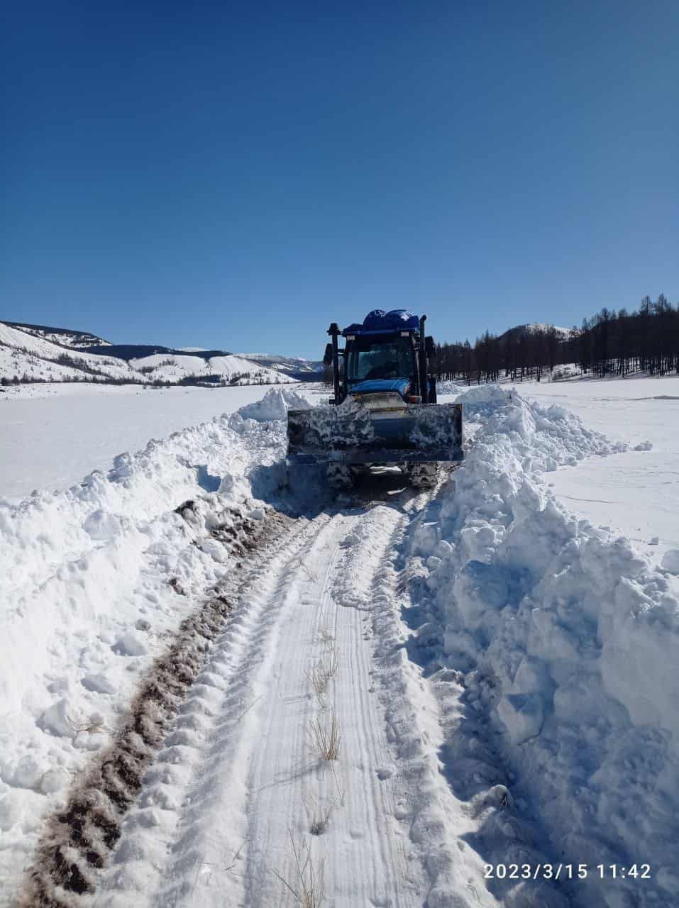Сильный снегопад заблокировал дорогу на Аргут