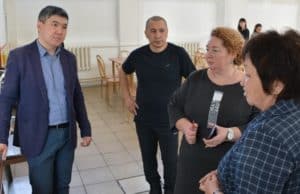 Депутаты от «Единой России» провели мониторинг качества горячего питания в школе Онгудая