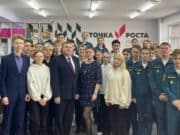 Ильнур Ударцев обсудил со школьниками их профессиональное будущее Ильнур Ударцев обсудил со школьниками их профессиональное будущее