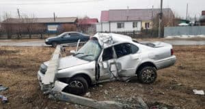 Девушка-водитель врезалась в опору линии электропередачи и попала в больницу Девушка-водитель врезалась в опору линии электропередачи и попала в больницу