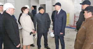 Глава республики проинспектировал ход строительства социальных объектов