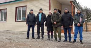 В Усть-Кане сиротам вручили ключи от квартир