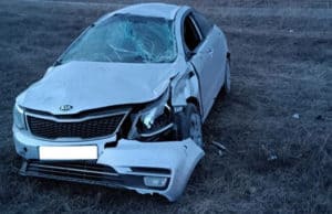 Турист из Ярославской области разбил машину возле Еланды, два человека попали в больницу Турист из Ярославской области разбил машину возле Еланды, два человека попали в больницу