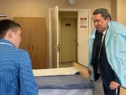 Сенатор Владимир Полетаев навестил в госпитале воина, возвращенного из плена Сенатор Владимир Полетаев навестил в госпитале воина, возвращенного из плена
