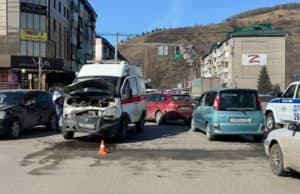 На «мебельном» перекрестке не пропустили «скорую», пострадала пациентка На «мебельном» перекрестке не пропустили «скорую», пострадала пациентка