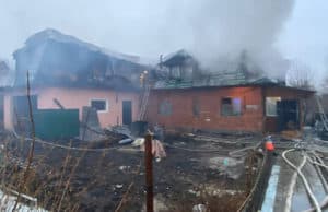 Жилой дом сильно пострадал от пожара в Горно-Алтайске Жилой дом сильно пострадал от пожара в Горно-Алтайске