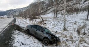 На Чуйском тракте возле Мыюты жестко столкнулись автомобили На Чуйском тракте возле Мыюты жестко столкнулись автомобили