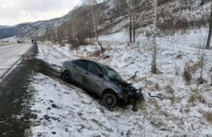 На Чуйском тракте возле Мыюты жестко столкнулись автомобили На Чуйском тракте возле Мыюты жестко столкнулись автомобили