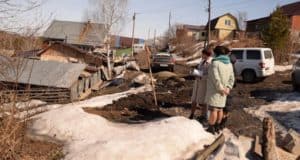 «Есть вопросы»: мэр объехала улицы Горно-Алтайска и нашла свалку