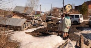 «Есть вопросы»: мэр объехала улицы Горно-Алтайска и нашла свалку