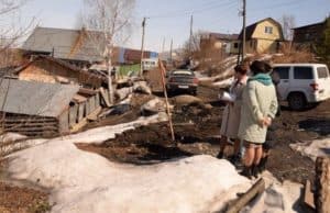 «Есть вопросы»: мэр объехала улицы Горно-Алтайска и нашла свалку