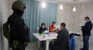 В Горно-Алтайске бизнесмен обвиняется в крупном мошенничестве В Горно-Алтайске бизнесмен обвиняется в крупном мошенничестве