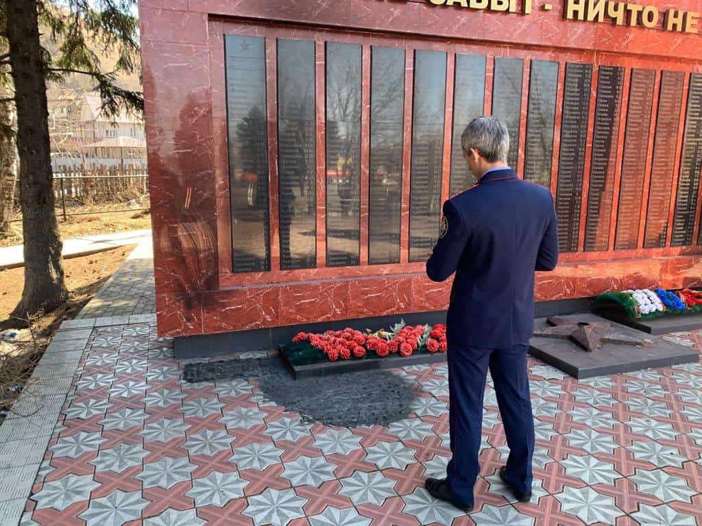 Школьника поставили на учет за поджог на Мемориале славы в Майме