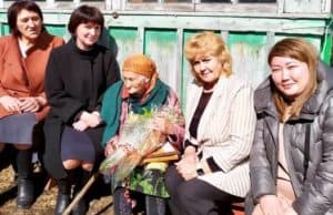Труженицу тыла из Шебалинского района поздравили с 95-летием