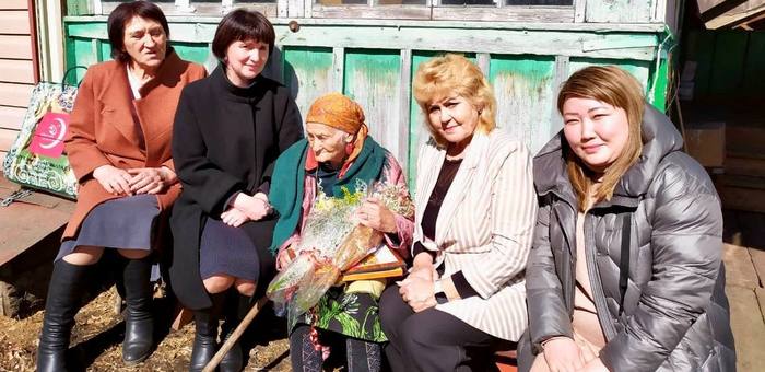 Труженицу тыла из Шебалинского района поздравили с 95-летием