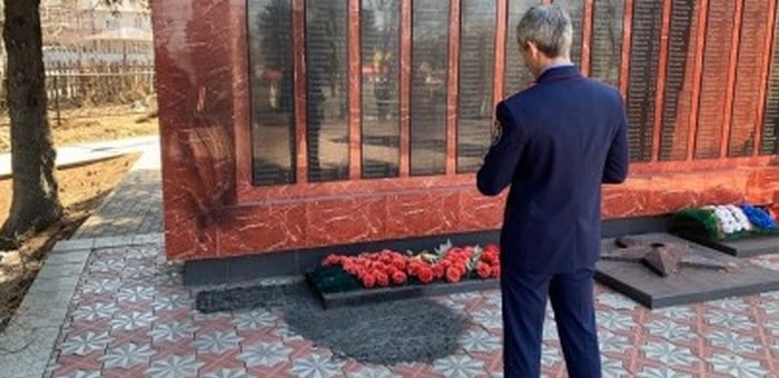 Бастрыкин поручил возбудить уголовное дело по факту вандализма на Мемориале славы в Майме