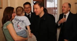 Андрей Турчак в Горно-Алтайске встретился с семьей мобилизованного и участниками СВО