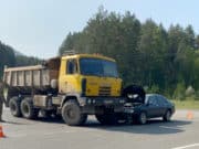 В Манжероке столкнулись грузовик и легковушка