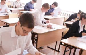 Экзамен по русскому языку сдали почти 4 тысячи девятиклассников