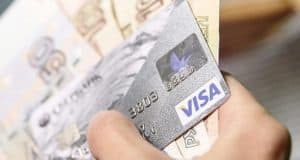 На Алтае кемеровчанка пошла под суд за кражу денег с банковской карты