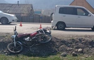 Два ДТП с подростками на мотоциклах и туристами зарегистрированы на Алтае Два ДТП с подростками на мотоциклах и туристами зарегистрированы на Алтае