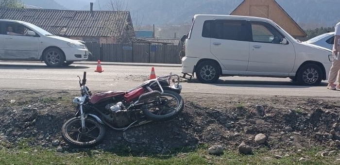 Два ДТП с подростками на мотоциклах и туристами зарегистрированы на Алтае