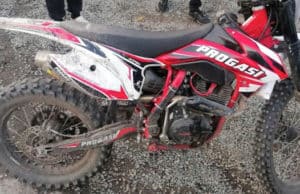 13-летний мотоциклист врезался в припаркованный автомобиль в Горно-Алтайске 13-летний мотоциклист врезался в припаркованный автомобиль в Горно-Алтайске