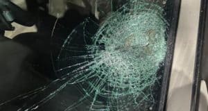 Пьяный сельчанин решил проучить обидчика, но повредил чужой автомобиль Пьяный сельчанин решил проучить обидчика, но повредил чужой автомобиль
