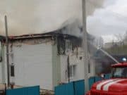 В Усть-Кане из-за пожара обрушилась крыша двухэтажного дома В Усть-Кане из-за пожара обрушилась крыша двухэтажного дома