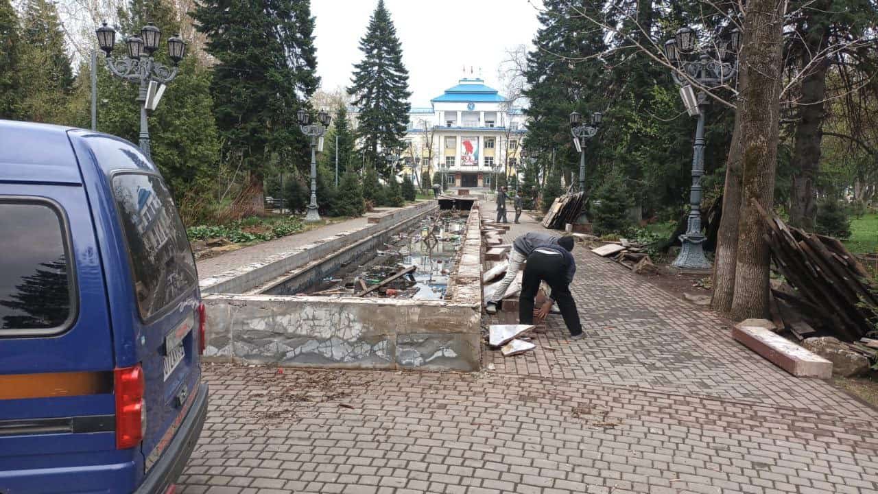 В Горно-Алтайске приступили к благоустройству центральной площади и сквера 