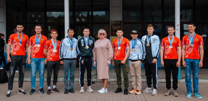 В Горно-Алтайске встретили рафтеров ГАГУ, триумфально выступивших на чемпионате России