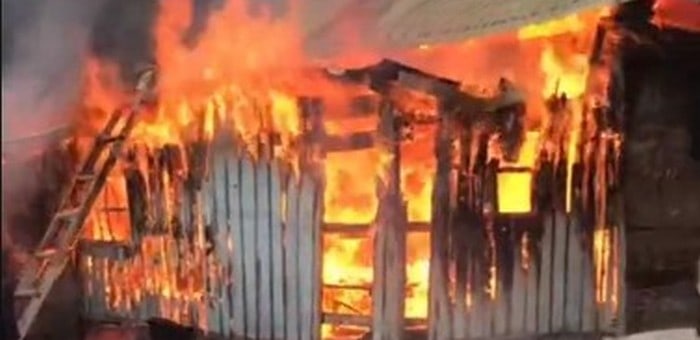 В Ынырге загорелся жилой дом