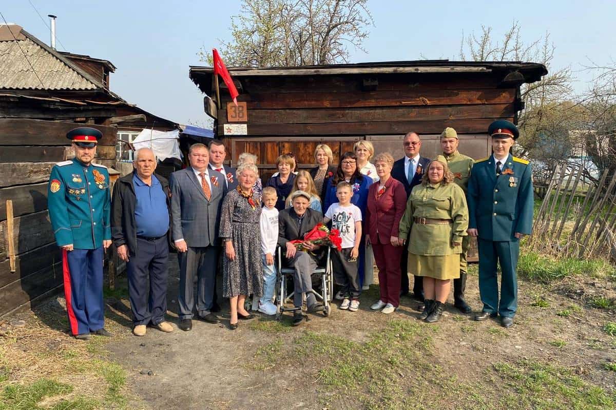В Республике Алтай ветеранов поздравили с Днем Победы 