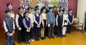 Александр Карелин в Горно-Алтайске посетил школу №13 и встретился с волонтерами СВО