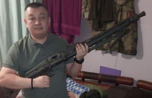 Адар Сумин показал трофейное оружие, которым воюют ВСУ