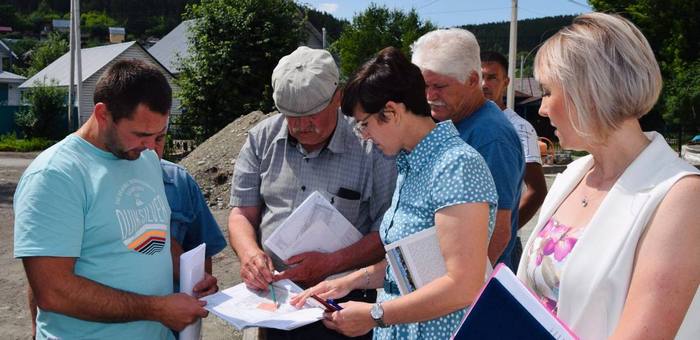 В Горно-Алтайске проверили ход работ на важных объектах