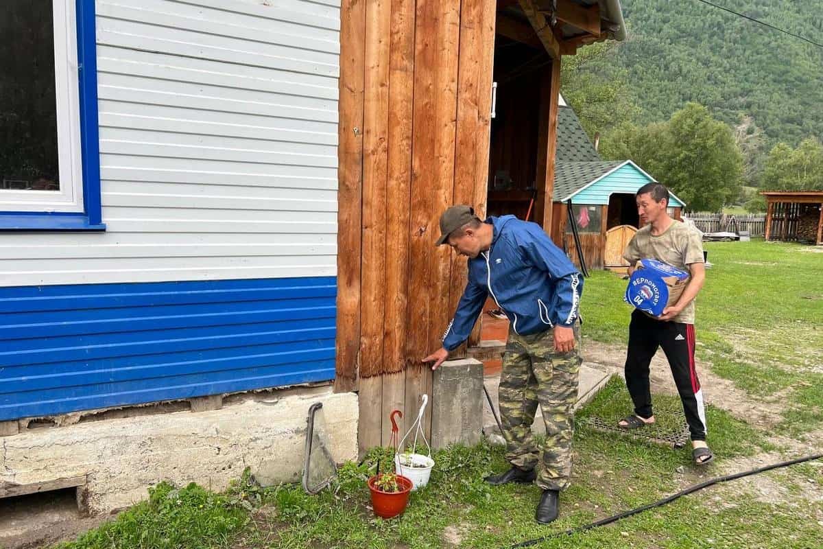 «Единая Россия» оказала помощь жителям пострадавшей от паводка Балыкчи