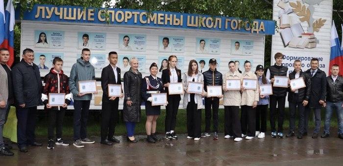 В Горно-Алтайске обновили детскую спортивную Доску Почета