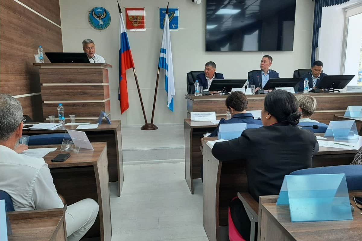 Депутаты, общественники и ученые обсуждают, сколько все-таки лет Горно-Алтайску 
