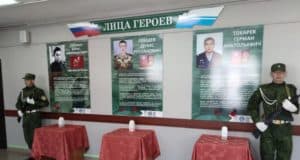 В Горно-Алтайском педагогическом колледже открылась галерея «Лица Героев»