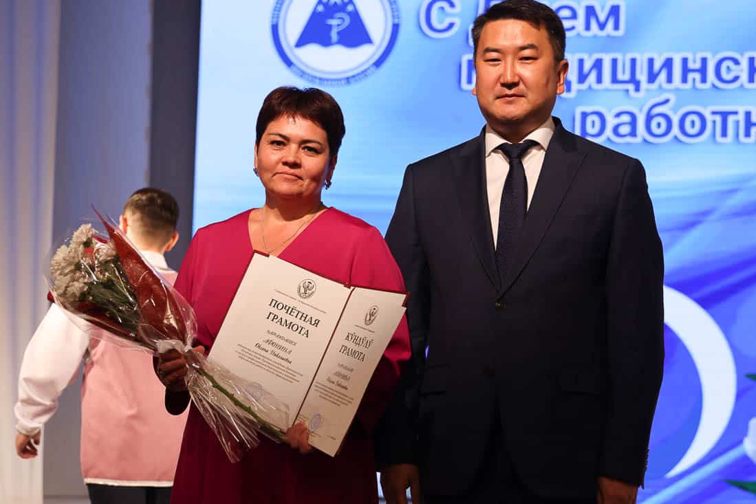 В Республике Алтай наградили медицинских работников 