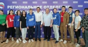Герой России Владимир Шаманов в Горно-Алтайске встретился с волонтёрами и вручил награды родителям погибших бойцов СВО Герой России Владимир Шаманов в Горно-Алтайске встретился с волонтерами и вручил награды родителям погибших бойцов СВО