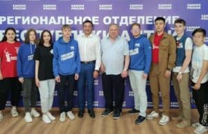 Герой России Владимир Шаманов в Горно-Алтайске встретился с волонтерами и вручил награды родителям погибших бойцов СВО