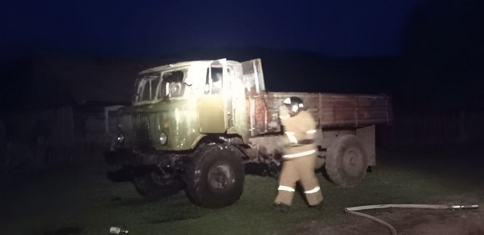 Житель Мендур-Соккона решил спалить свой грузовик